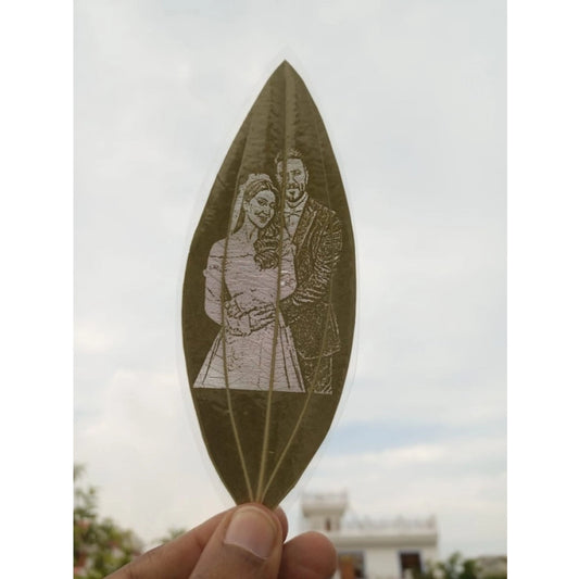 Custom Engraved Leaf Art – Couple Portrait on Natural Leaf | Home Accessories